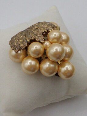 Vtg Miriam Haskell Fur Clip Grape Cluster Goldtone Filigree